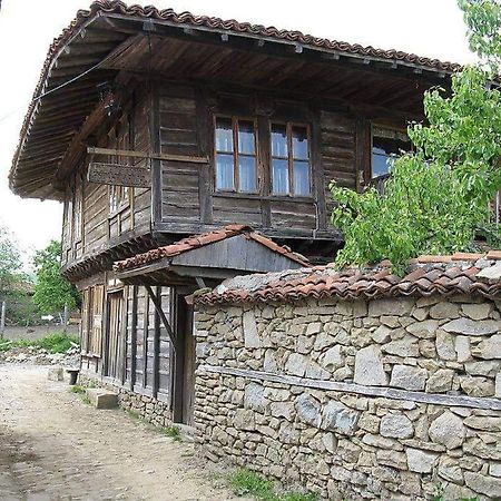 Отель Къщата на художника Жеравна Экстерьер фото