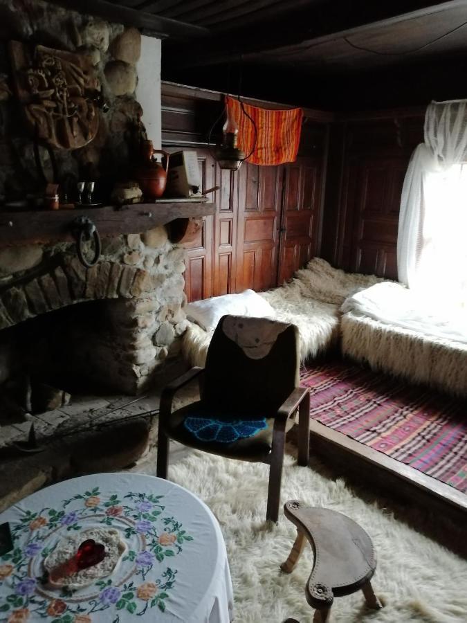 Отель Къщата на художника Жеравна Экстерьер фото